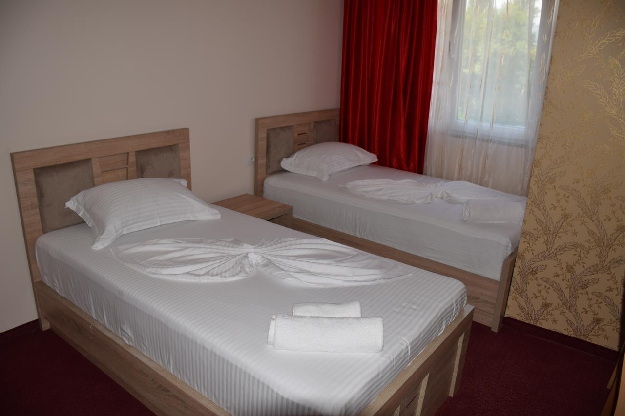 Hotel Pogradeci 2 Tushemisht Kültér fotó